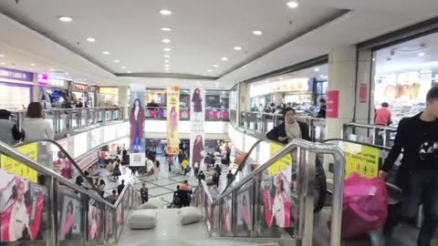 杭州四季青 華東服裝批發(fā)的“流量心臟”與財(cái)富密碼